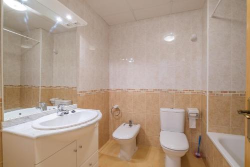 a bathroom with a sink and a toilet and a tub at Playasol in Vinarós