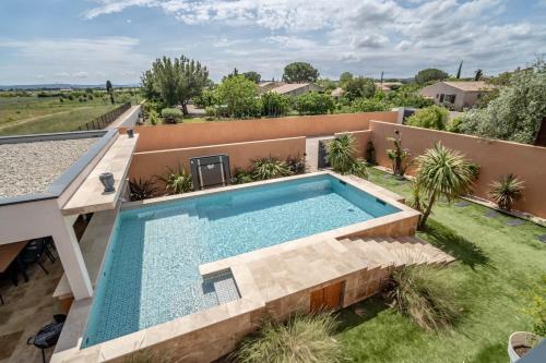 Piscina a Villa Nina o a prop