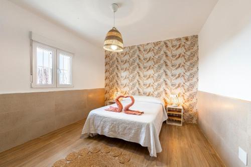 a room with a bed with a statue on it at Nido in Níjar