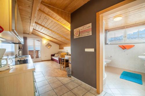 a room with a kitchen and a living room at Lingerhof Arnika in Meltina