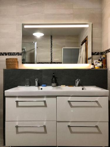 Grand appartement 80m2 à 100m de la Gare Saint Jean