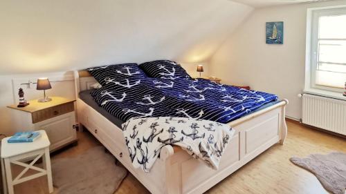 a bedroom with a bed with a blue and white comforter at Ankerplatz in Lübeck in Lübeck