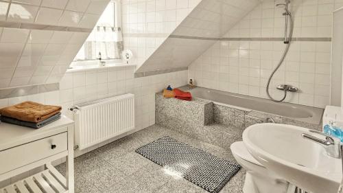 a bathroom with a sink and a tub and a toilet at Ankerplatz in Lübeck in Lübeck