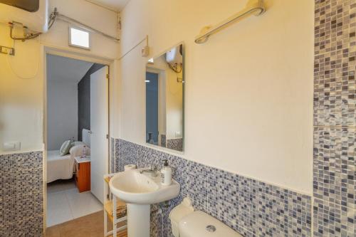 a bathroom with a sink and a mirror at Casa Mar Azul Arinaga in Arinaga