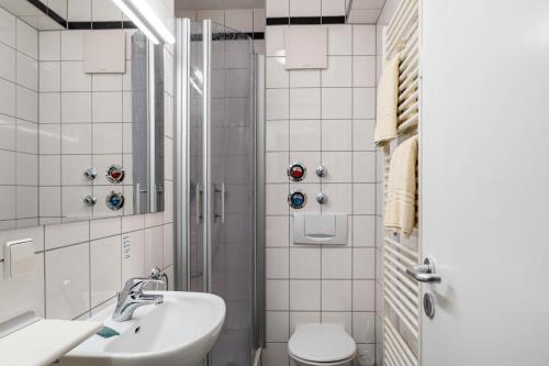 a bathroom with a toilet and a sink and a shower at Ferienwohnung Tannenblick 1-2 in Oberhof
