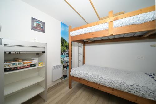 a bedroom with two bunk beds and a closet at Chalet Appartement Les Isards in Saint-Lary-Soulan