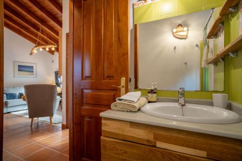 a bathroom with a sink and a mirror at Casa Carmen in La Vega