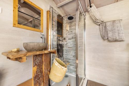 a bathroom with a sink and a shower at Les Chouchous du Garthieu in Hourtin