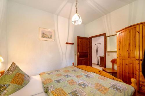 a bedroom with a bed with a quilt on it at Eulennest 1 in Minheim