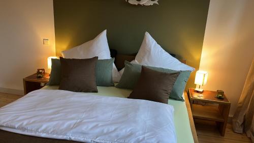 a bedroom with a bed with white sheets and pillows at Reni's 4 Sterne Ferienwohnung in Leverkusen