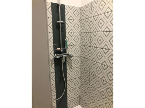 a shower in a bathroom with a wall at Rayon de soleil Arcachon in Arcachon