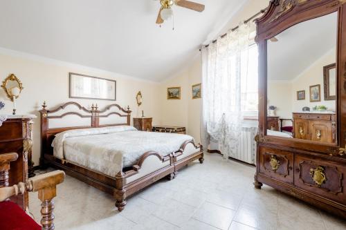 a bedroom with a bed and a large window at Suite Al Pian Apartment in I Gugi