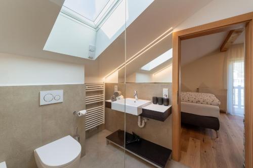 a bathroom with a sink and a toilet and a window at Weinangerhof St Pauls in Missiano