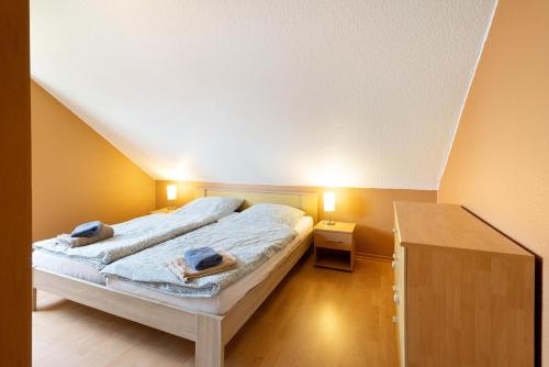 a bedroom with a bed and a wooden floor at Urlaub Ostholstein in Stockelsdorf