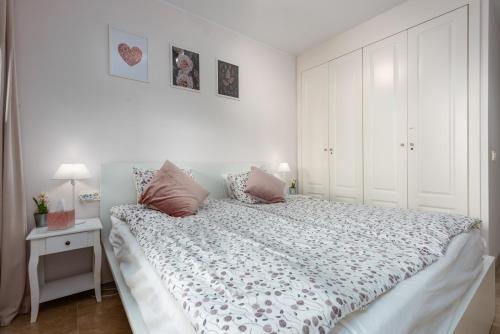 a white bedroom with a bed and a white cabinet at Apartment Coto Real in Manilva