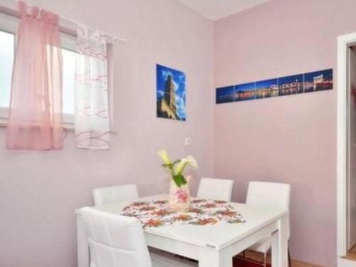 Apartment Charmante Wohnung La-Le by Interhome