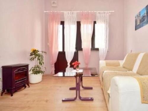 Apartment Charmante Wohnung La-Le by Interhome