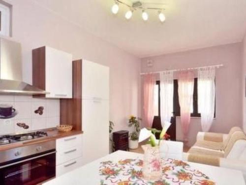 Apartment Charmante Wohnung La-Le by Interhome