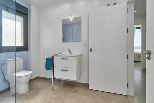a bathroom with a toilet and a sink at Villa Joya del Mediterraneo in Almuñécar