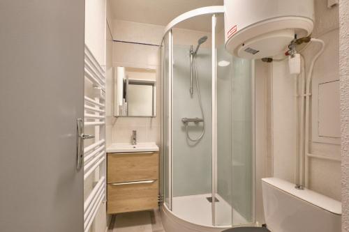 a bathroom with a shower and a sink at Prapoutel pied des pistes in Les Adrets