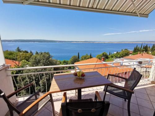 Apartment Wohnung mit Panoramablick aufs Meer by Interhome