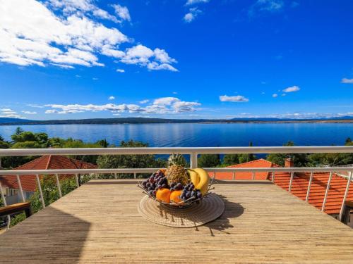 Apartment Wohnung mit Panoramablick aufs Meer by Interhome