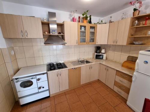 Apartment Wohnung in Crikvenica mit Terrasse- AC- Parkplatz by Interhome