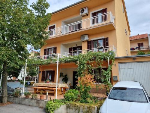 Apartment Wohnung in Crikvenica mit Terrasse- AC- Parkplatz by Interhome