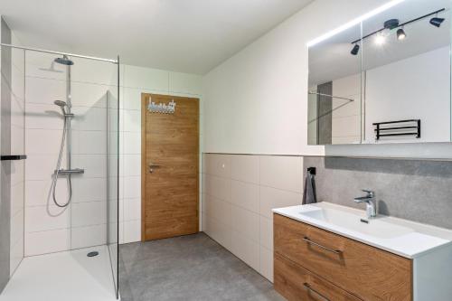 a bathroom with a sink and a shower at Fuchsmichelhof 4 in Seebach