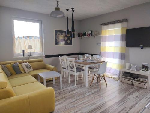 Holiday Home Modernes Ferienhaus in Kiczora mit Großem Garten by Interhome