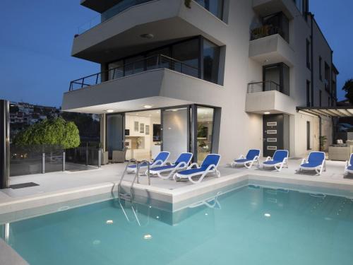 Apartment Luxury apartment Kevin by Interhome