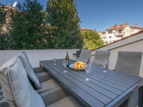 Apartment Apartments Donatella -Apt 1- 10m vom Strand entfernt by Interhome