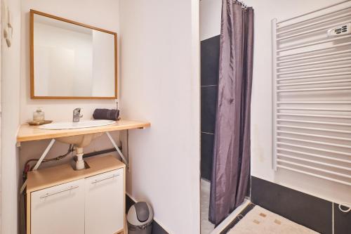 a bathroom with a sink and a mirror at Location Au Pied Du Vercors in Vinay