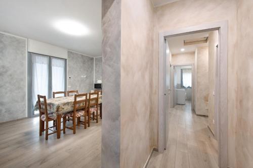 a dining room and kitchen with a table and chairs at Casa Tovini in Pisogne