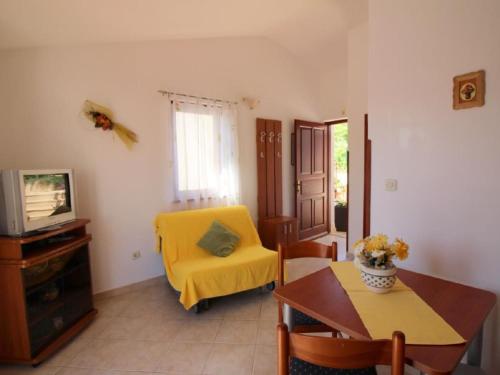 Apartment für 2 Personen in Strandnähe by Interhome