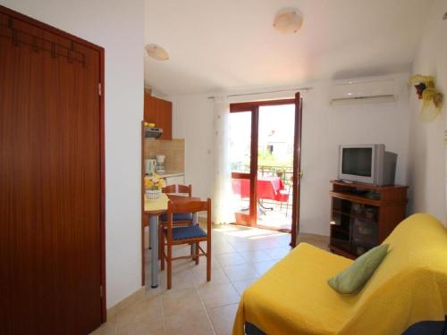 Apartment für 2 Personen in Strandnähe by Interhome