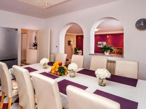Holiday Home VILLA ENI mit Pool by Interhome