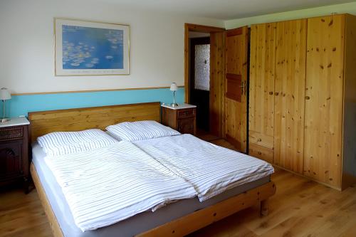 a bedroom with a large bed with two night stands at Ferienwohnung Achterndiek in Galmsbüll
