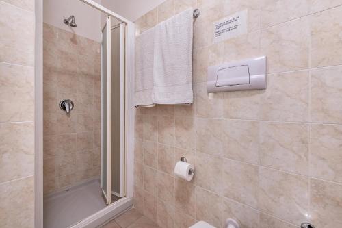 a bathroom with a shower and a toilet at Cozy studio Le Vele Garda Lake in Toscolano Maderno