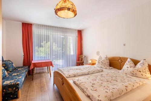 a bedroom with two beds and a window at Lorenz in Triberg
