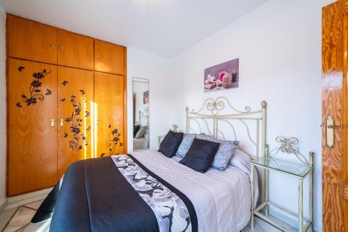 a bedroom with a bed and a wooden cabinet at Mccoy avenida 3 in Macael