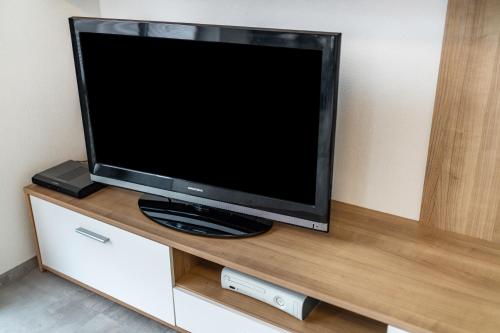 a flat screen tv sitting on top of a cabinet at Fewo Gartenblick in Oberharmersbach