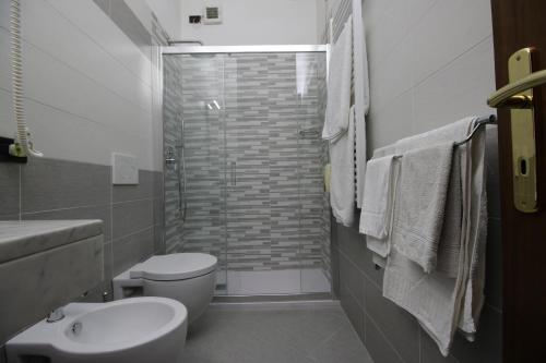 a bathroom with a shower and a toilet and a sink at Il Giardinetto in Vercelli