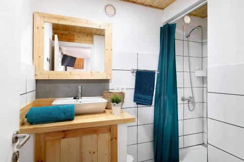 a bathroom with a sink and a shower at Suite Amanecer in Mácher