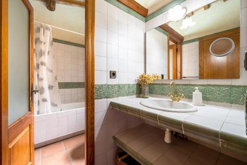 a bathroom with a sink and a shower at El Clos 3 in Conesa