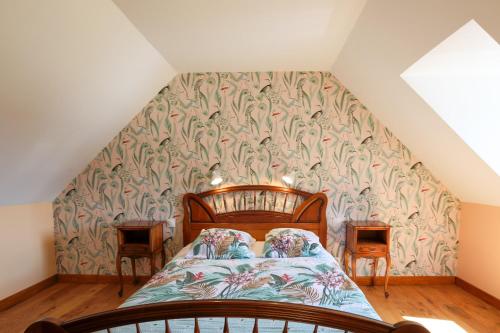 a bedroom with a bed with a floral wallpaper at Le paradis sur mer in Paimpol
