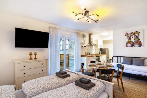 a bedroom with two beds and a dining room at Aposto Apartments 1 in Oberderdingen