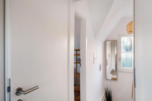 a hallway with a white door and a window at Ferienhaus Mühlenperle in Güstow