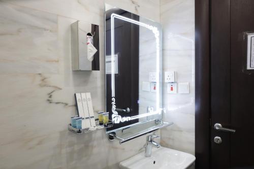 a bathroom with a sink and a mirror at فندق روفان in Medina