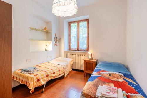 a bedroom with two beds and a window at Casa Gaia in Prataccio
